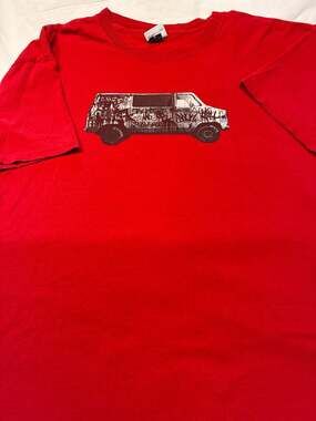 Upper Playground Graffiti Van Graphic T-Shirt Red Size XL